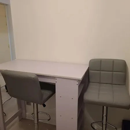 Studio Centre Avec Box Internet *